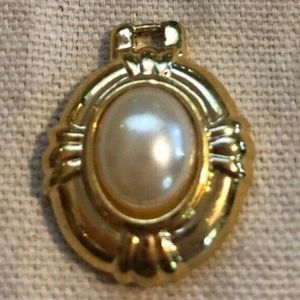 Gold Tone and faux pearl pendant
